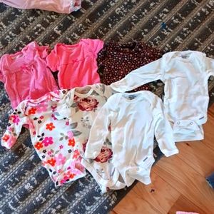 BUNDLE BABY! Long sleeve and short sleeve newborn onesies. Perfect Condition!